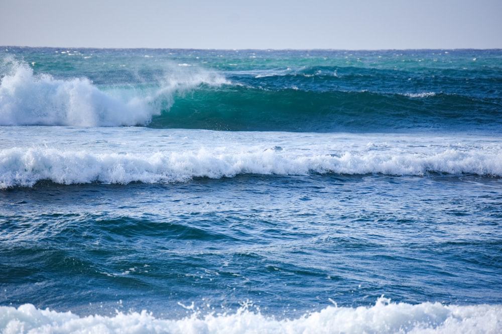 ocean waves crashing on shore during daytime