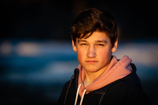 man in black hoodie wearing white earbuds