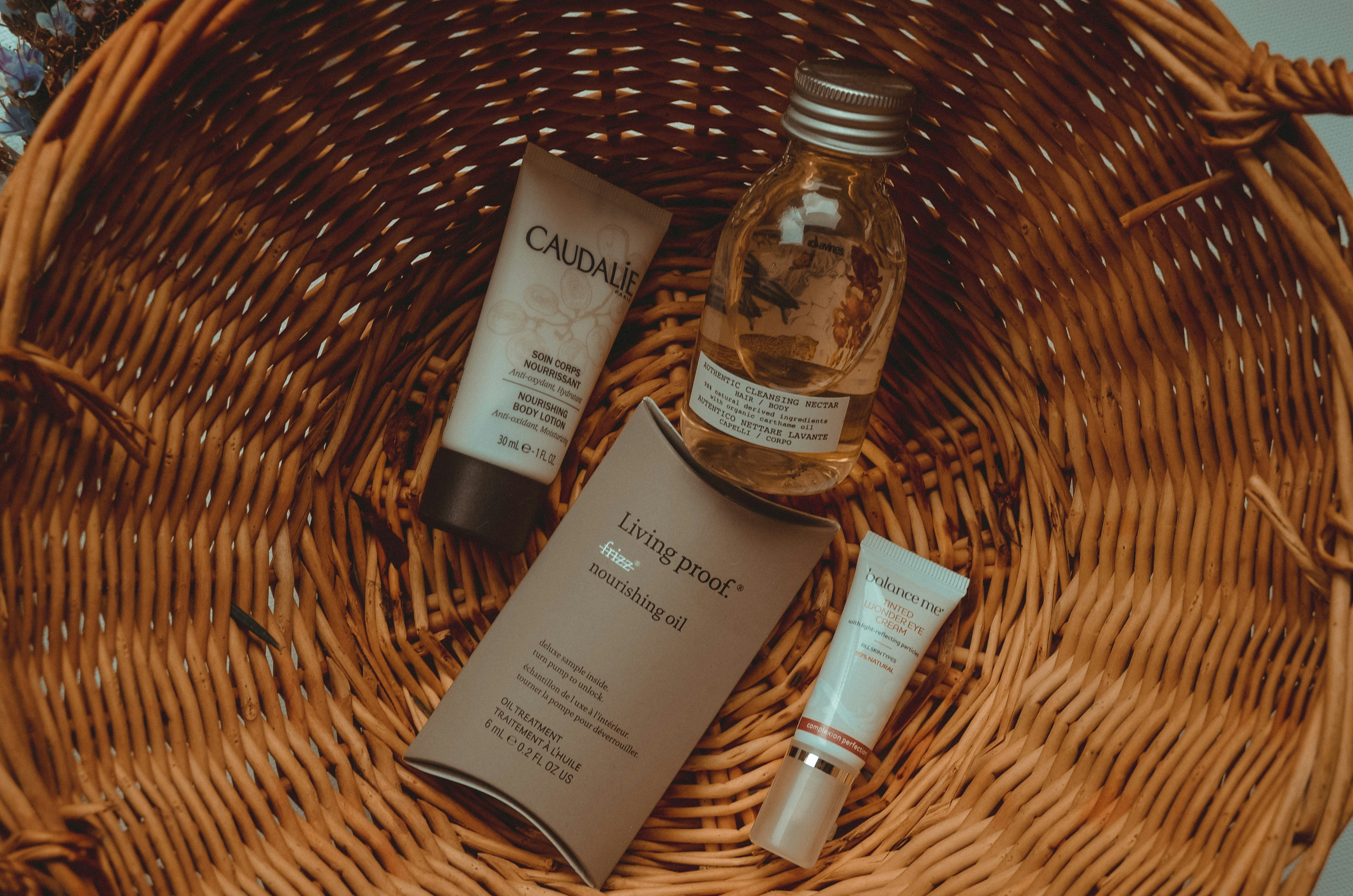 calm skincare aesthetic wallpaper, wallpaper, Finding Support Communities For Acne Sufferers: A Full Guide 6