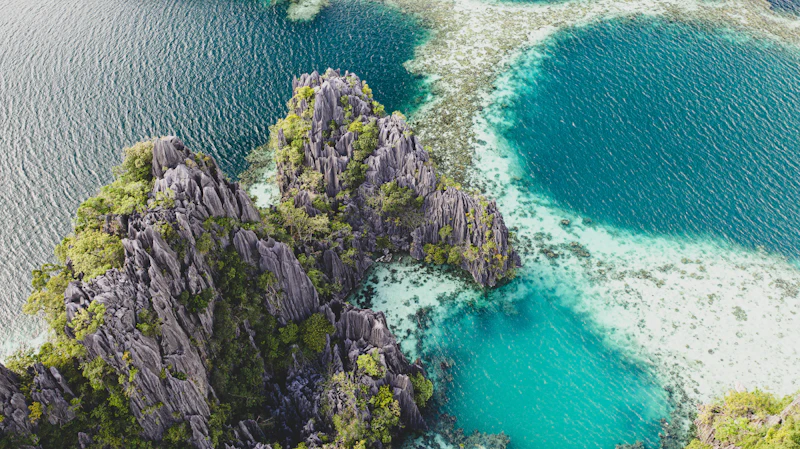 Top Sports Bars in Coron to Watch the Match With the Crowd