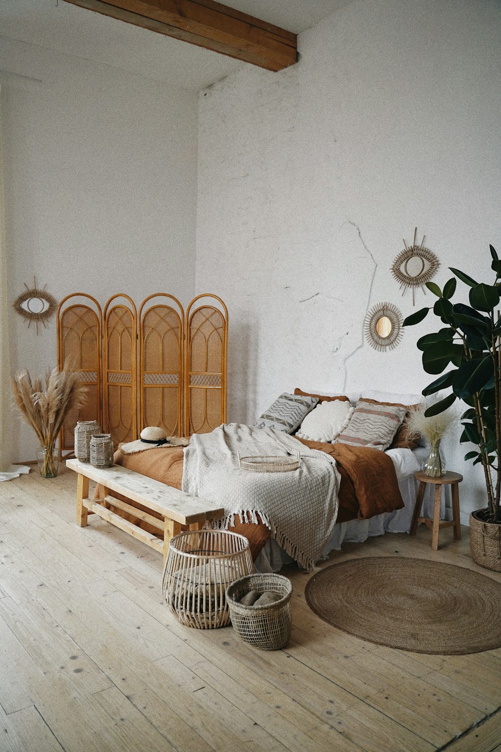 Przytulne pomieszczenie - wybór odpowiedniego łóżka 