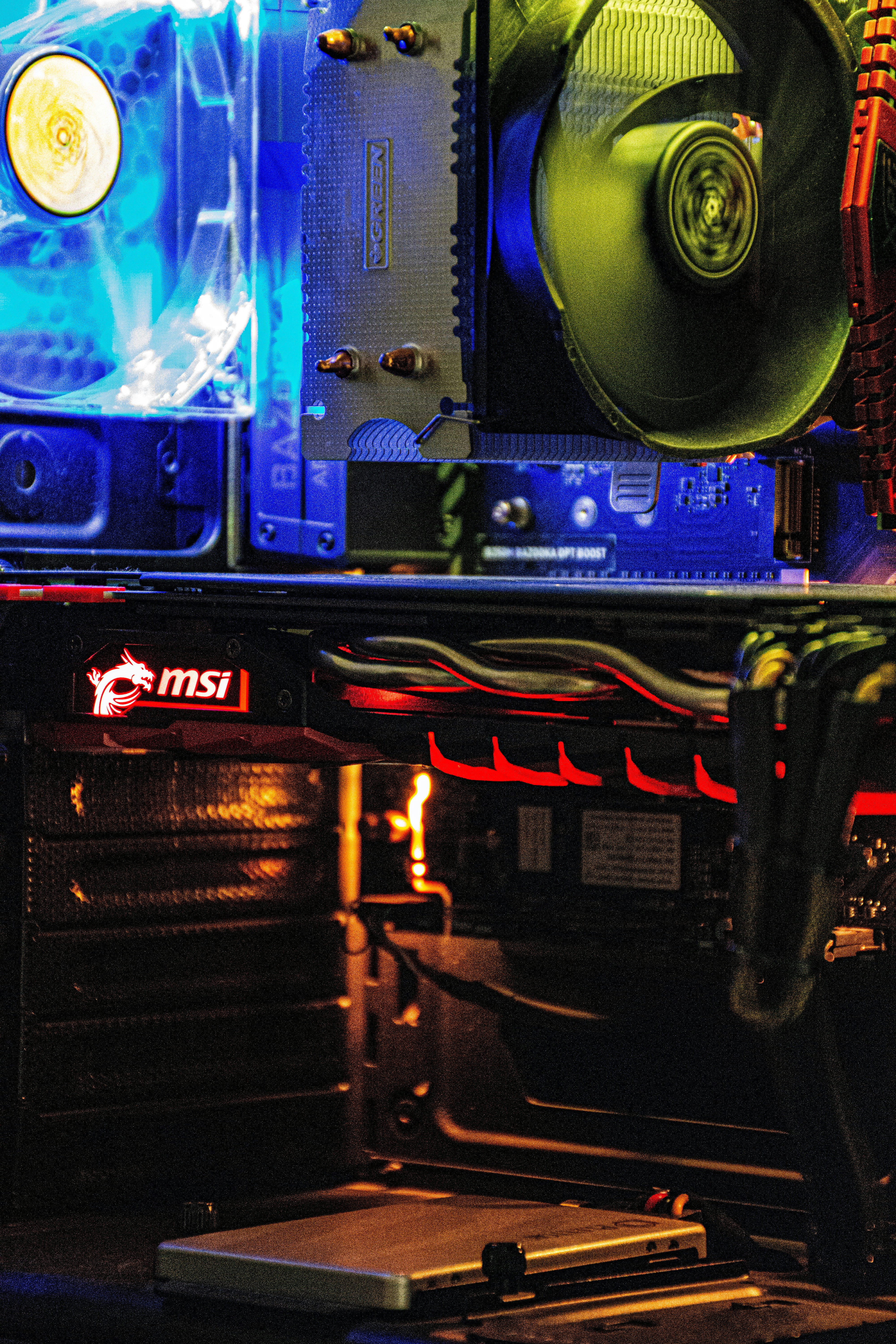 Photo by hoseinchaharbaghi