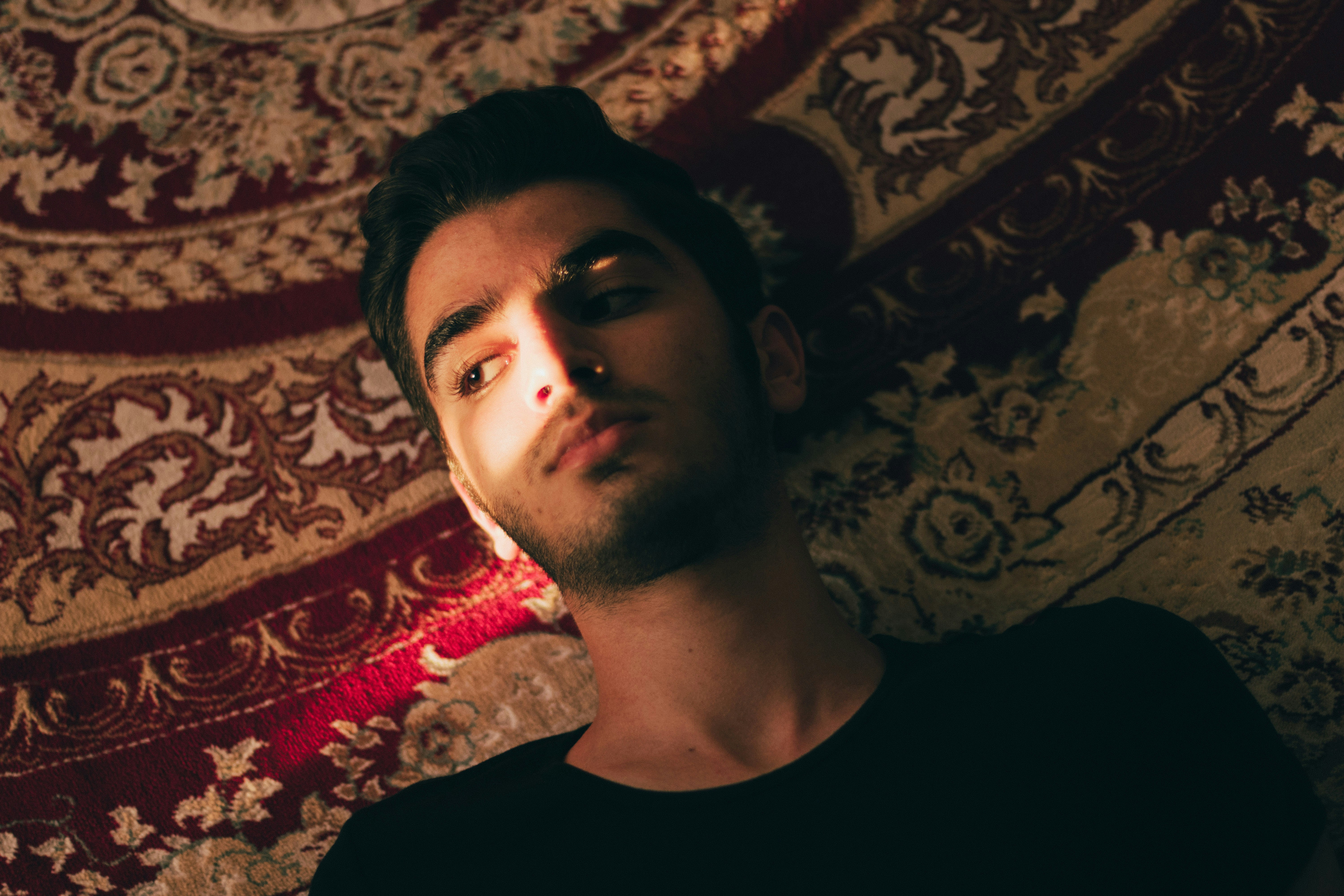 man in black crew neck shirt