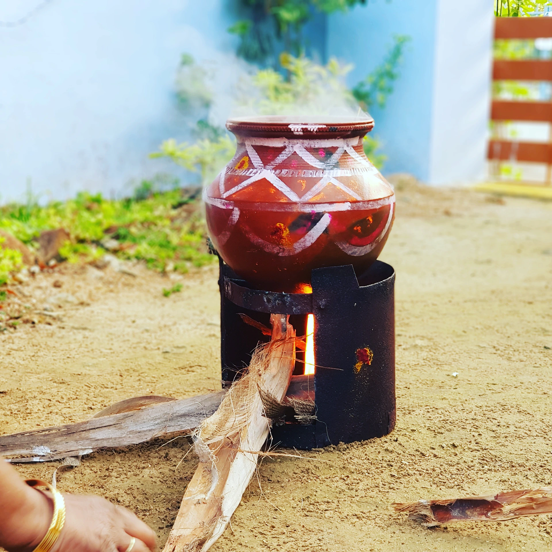 Ravi Guntaka demonstrating the evaporative cooling process of the Shishira clay fridge during a media feature.