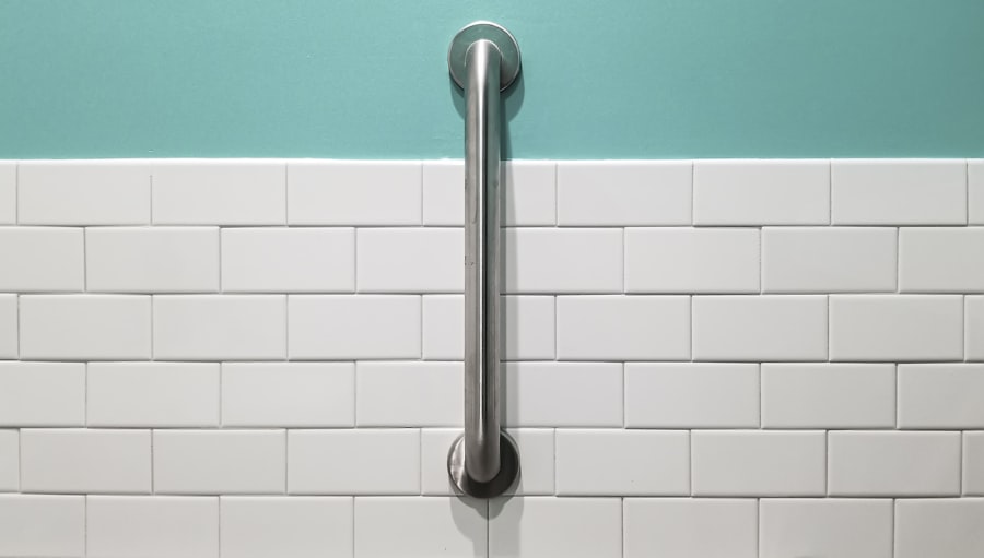 Douche PMR sécurisée avec pommeau accessible