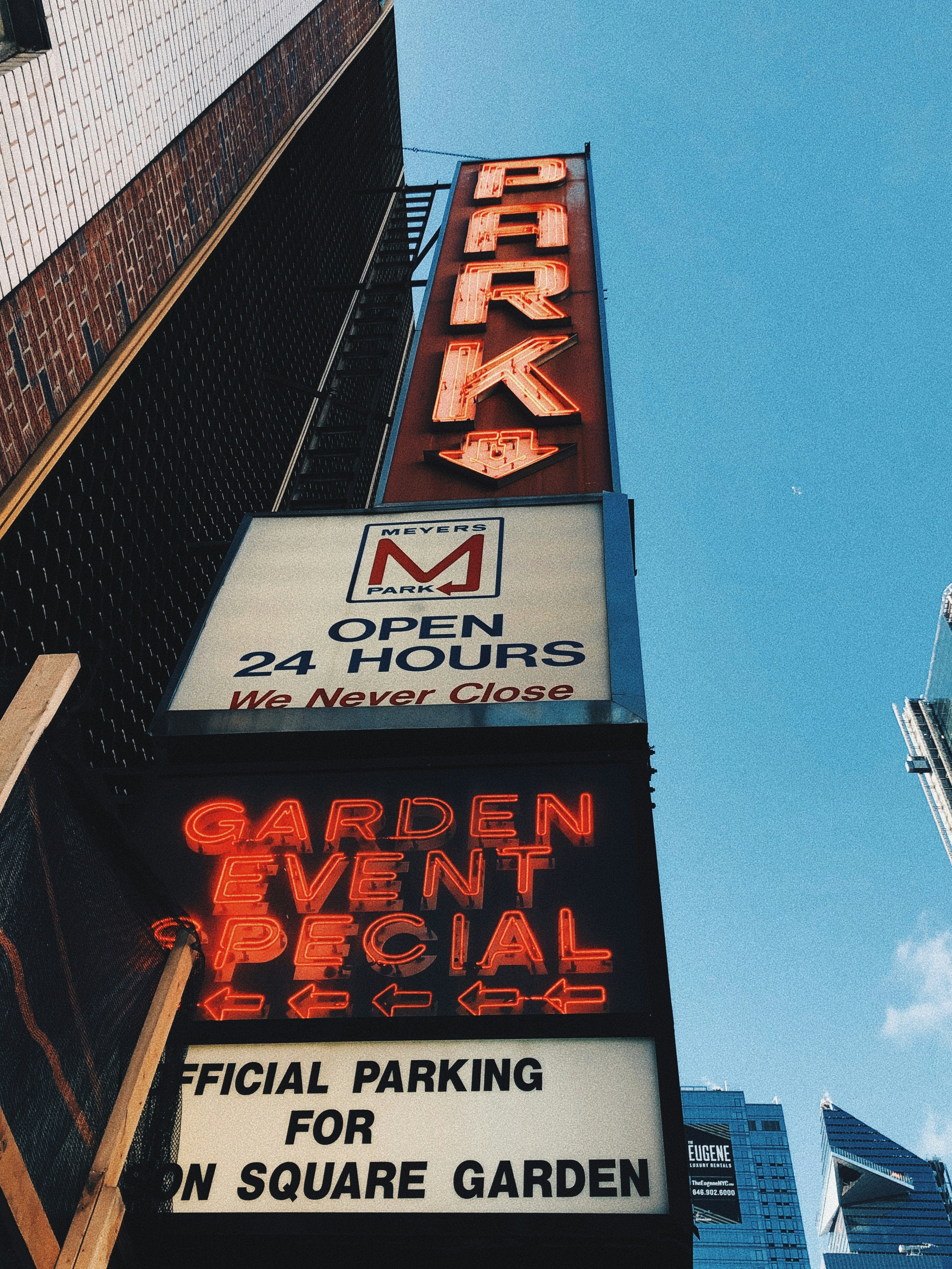 noir et marron UNKs enseigne de magasin de café