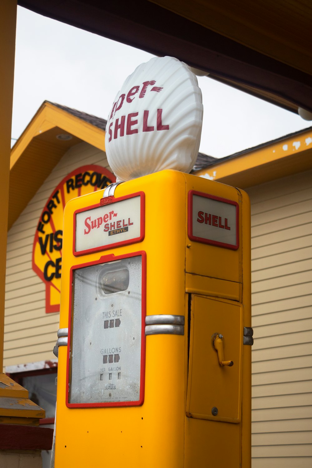 white and red UNK gas pump