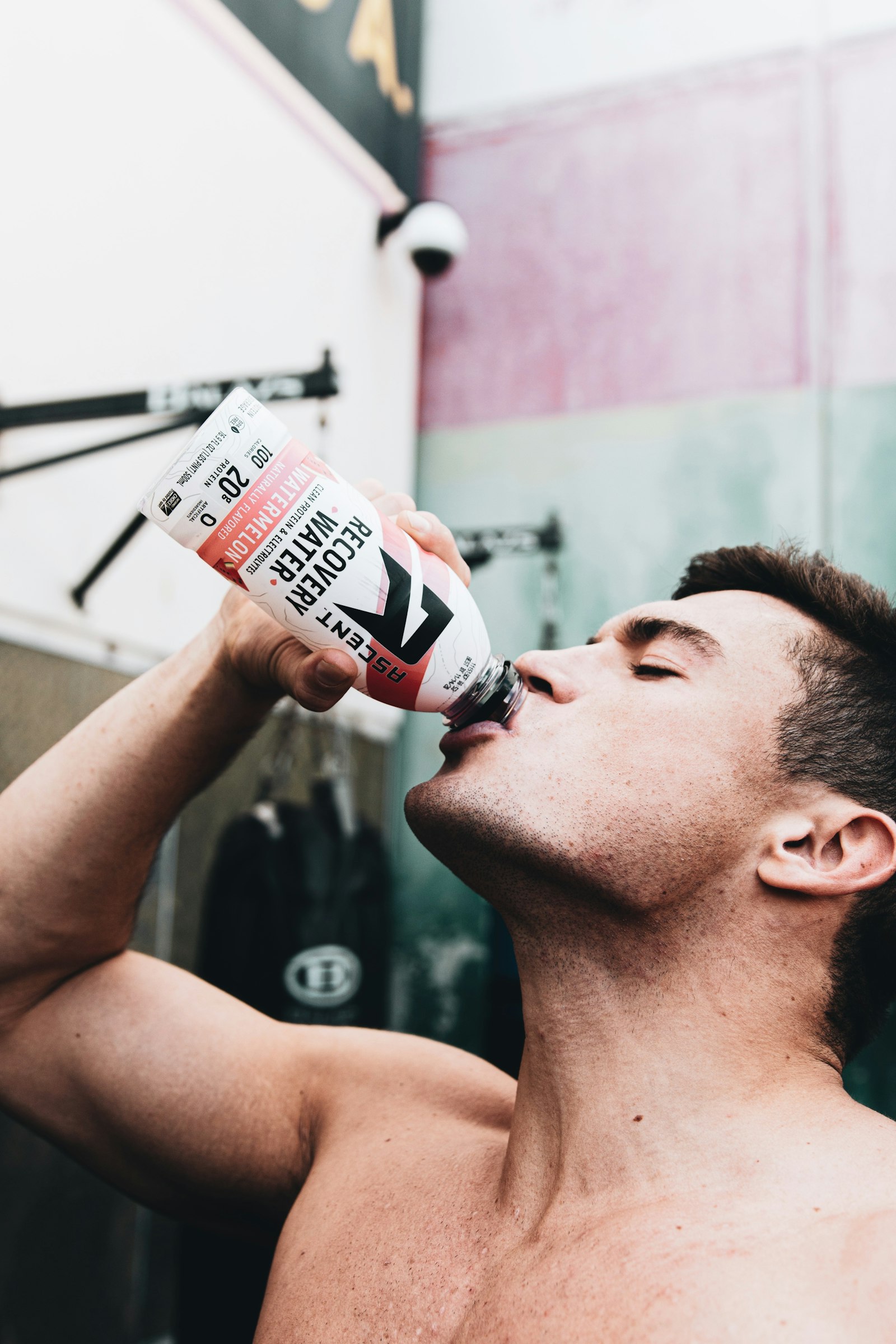 Canon EOS 70D + Canon EF 24-70mm F2.8L II USM sample photo. Man drinking coca cola photography