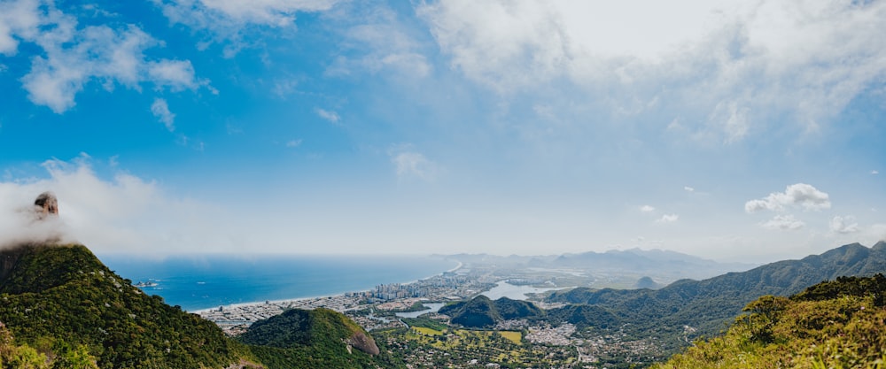 veduta aerea della città durante il giorno