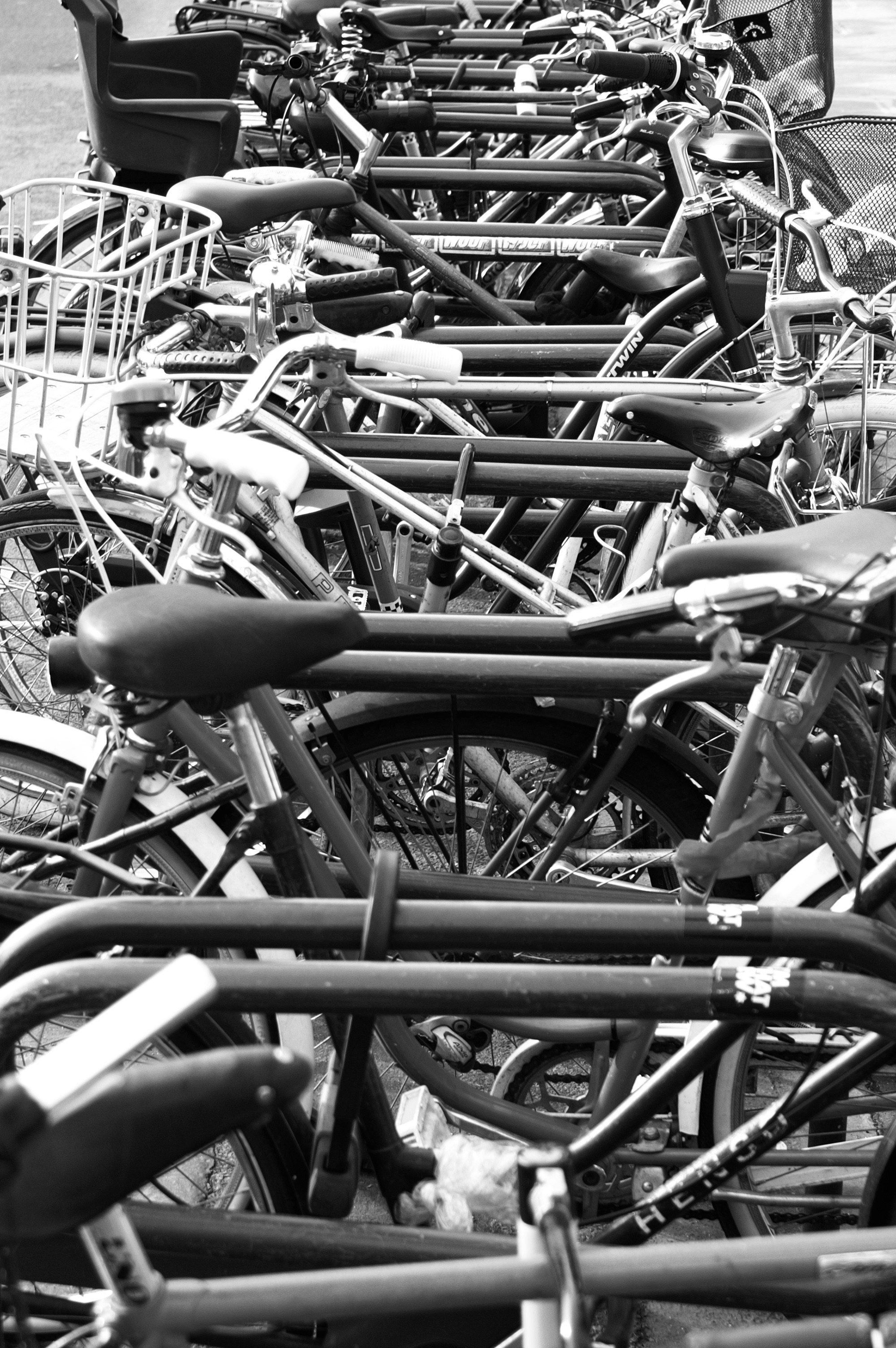 black and white bed linen