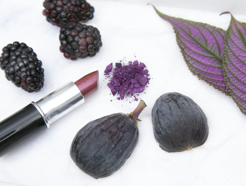 Purple Plum Eyeshadow for Green Eyes: A Color Theory Guide