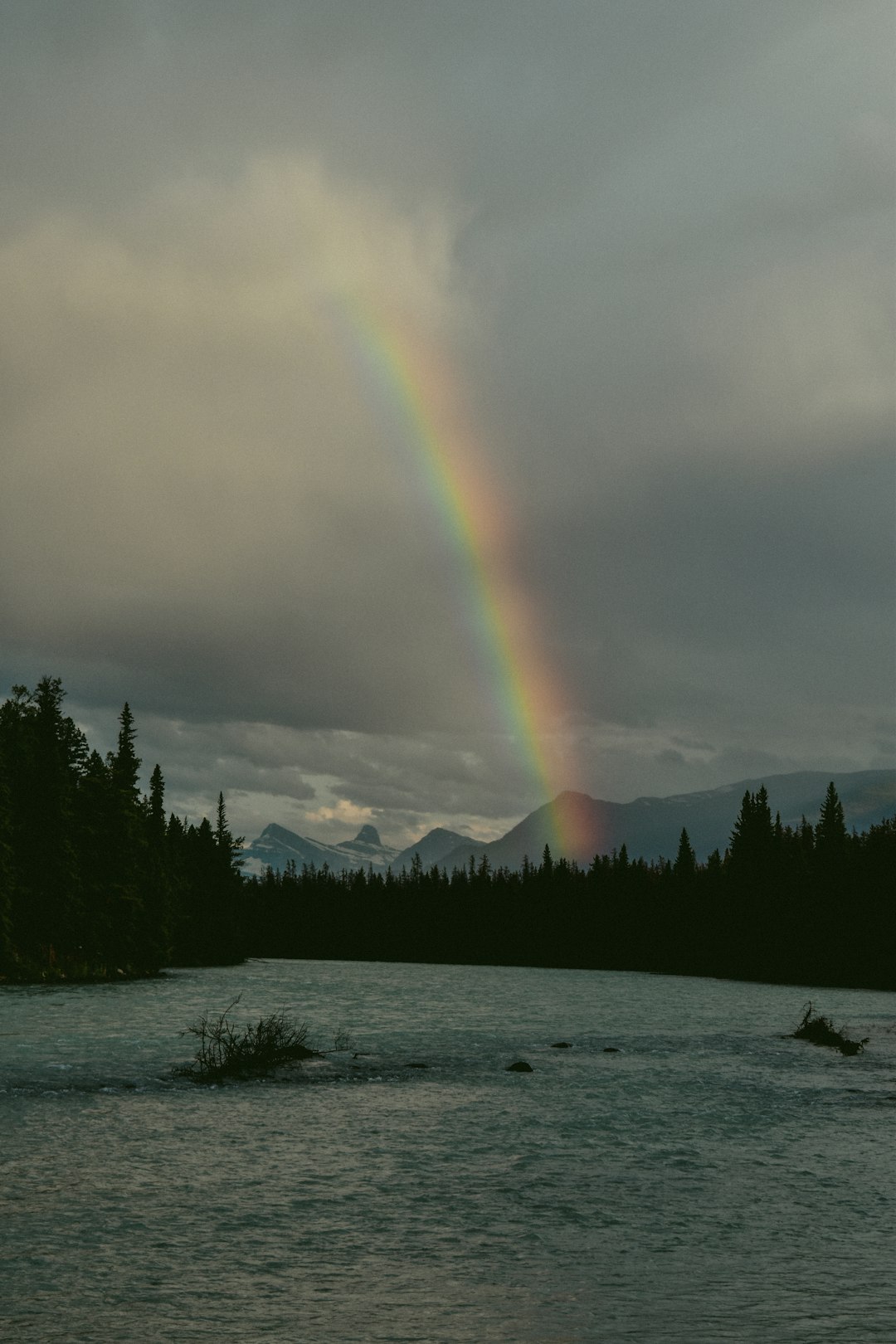 travelers stories about Loch in Jasper, Canada