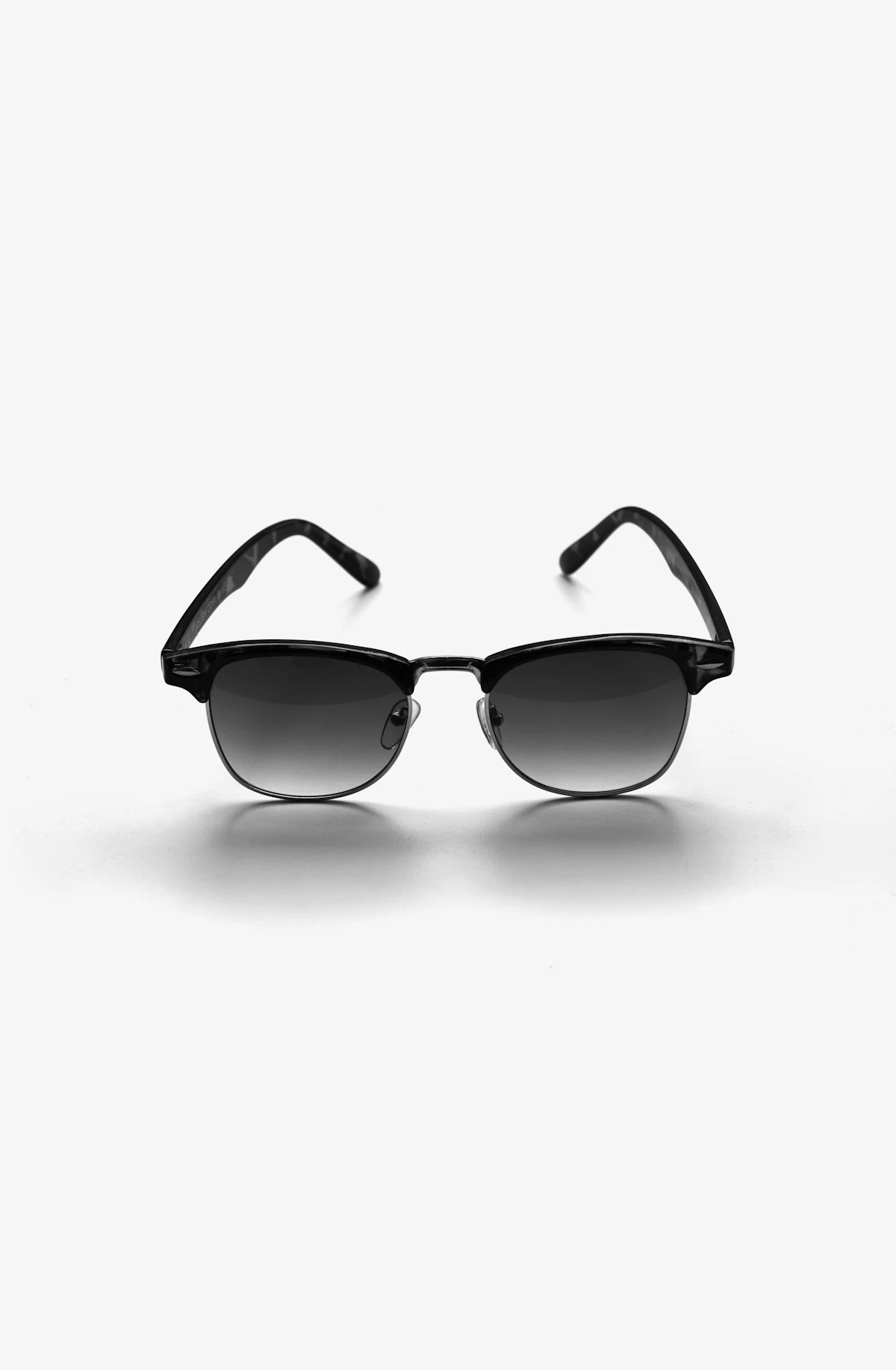 Clear lens cat eye optical frames with polished styling