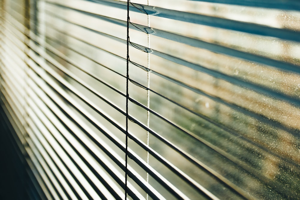 white window blinds during daytime