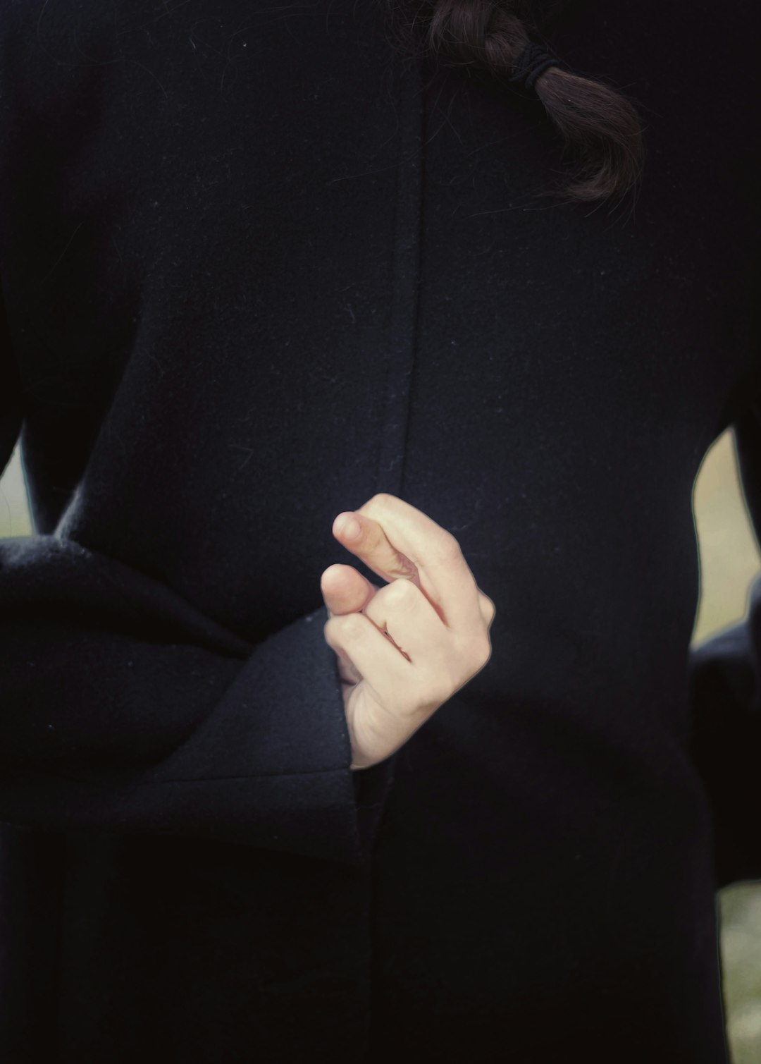 woman in black long sleeve shirt