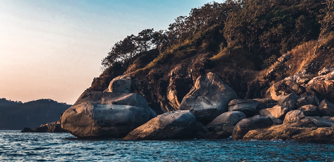 Cliff photo spot Goa Calvim