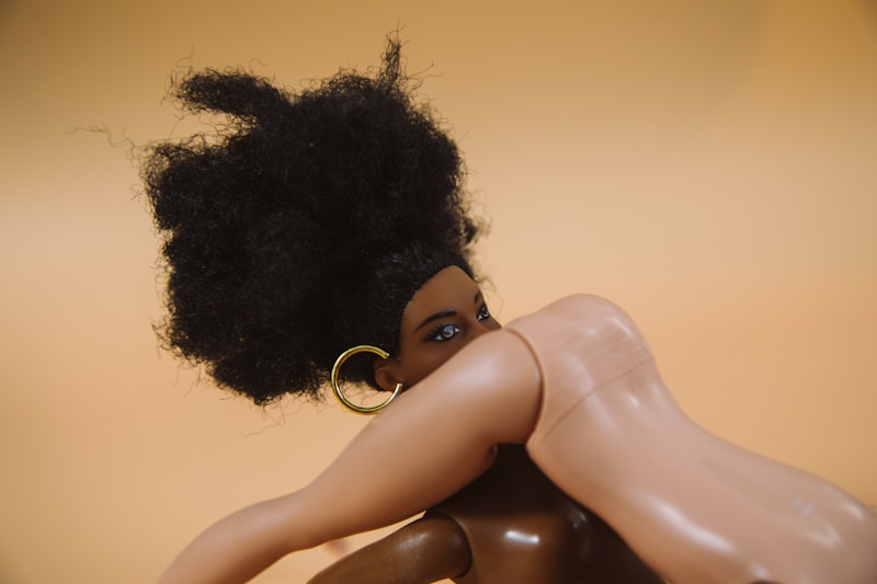 Torse nu cheveux noirs