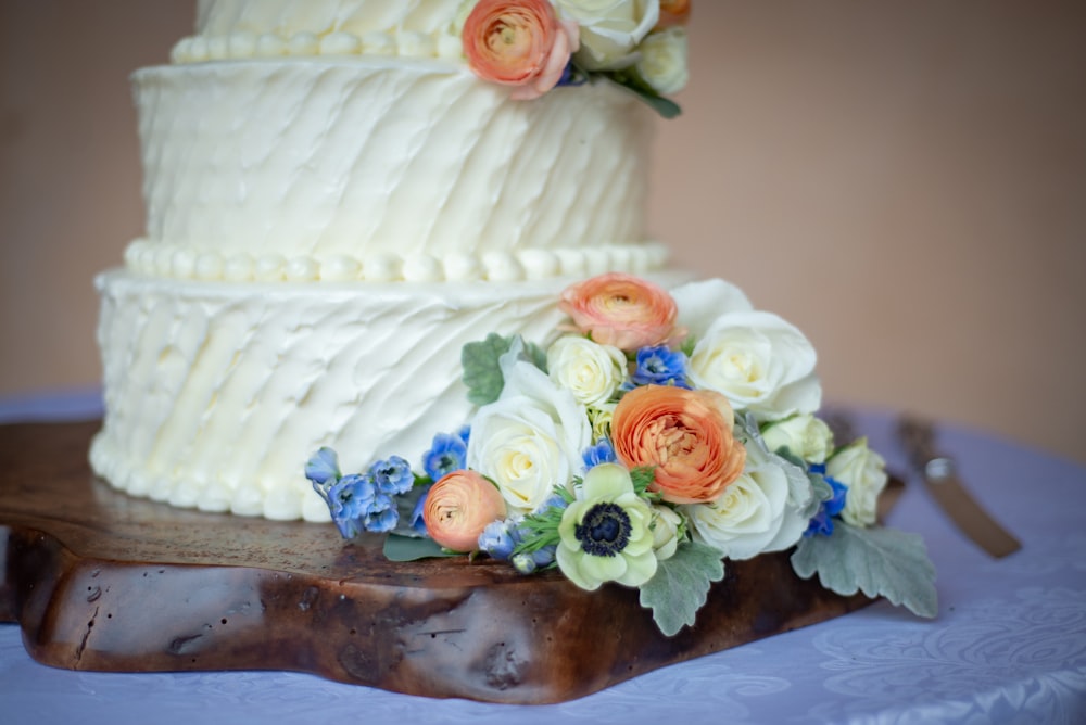 white cake with pink rose bouquet