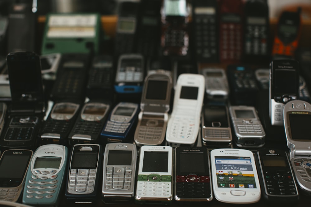 black and white candybar phones