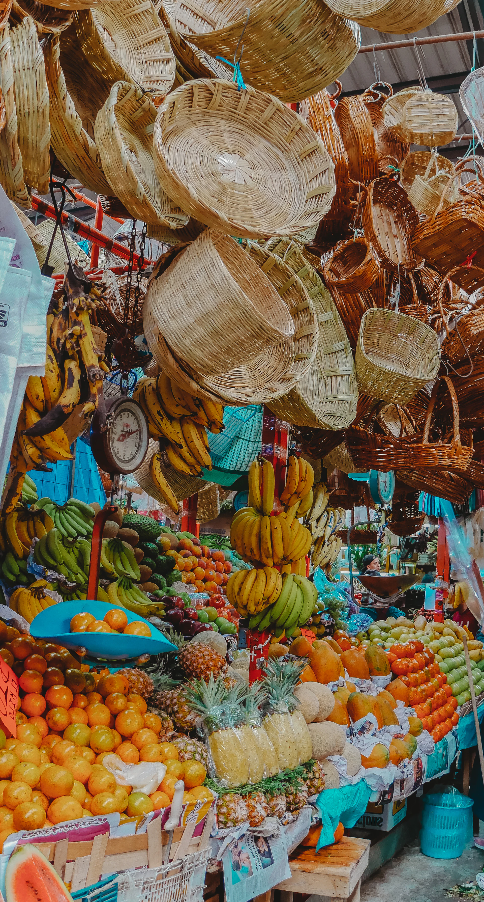 brown wicker basket with fruits