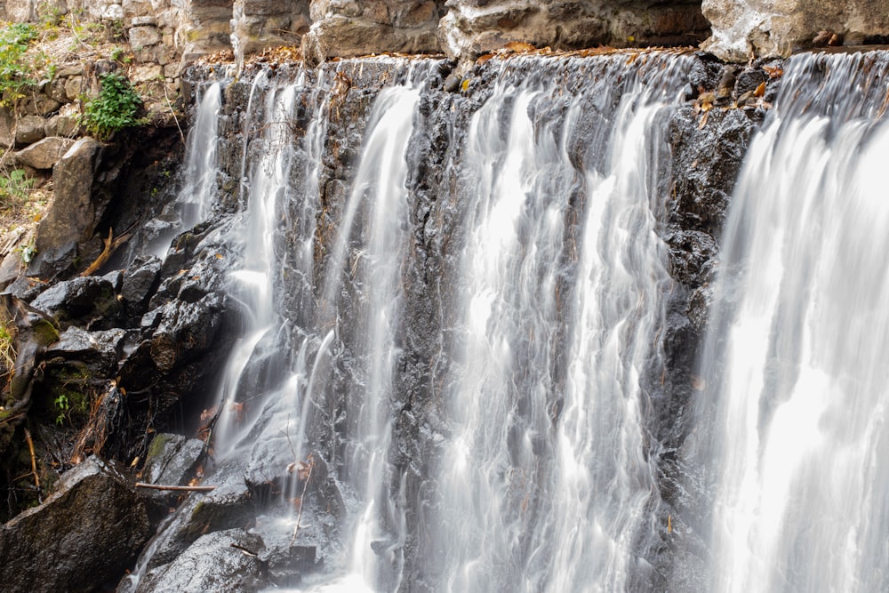 Wasserfälle auf dem Brown Rocky Mountain