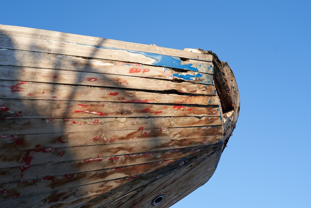 brown wooden board under blue sky during daytime