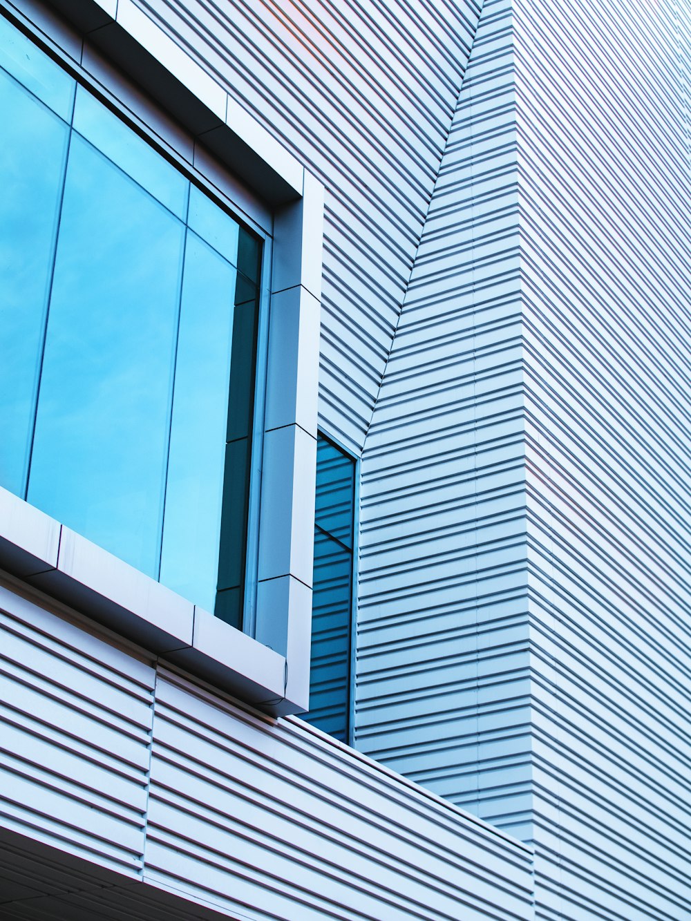 brown and white concrete building