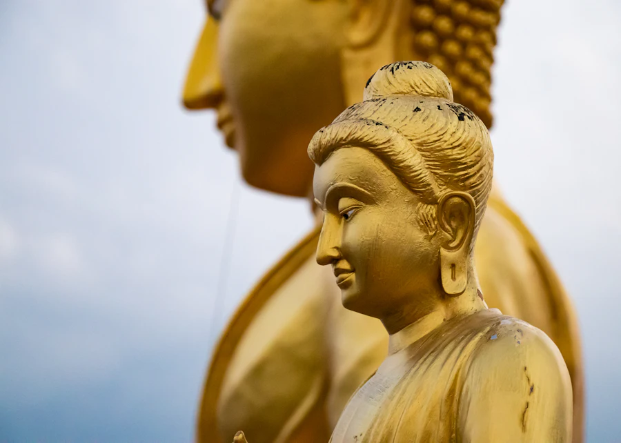 พระพุทธรูปบนยอดวัดถ้ำเสือ · The Buddha at the top of Tiger Cave Temple