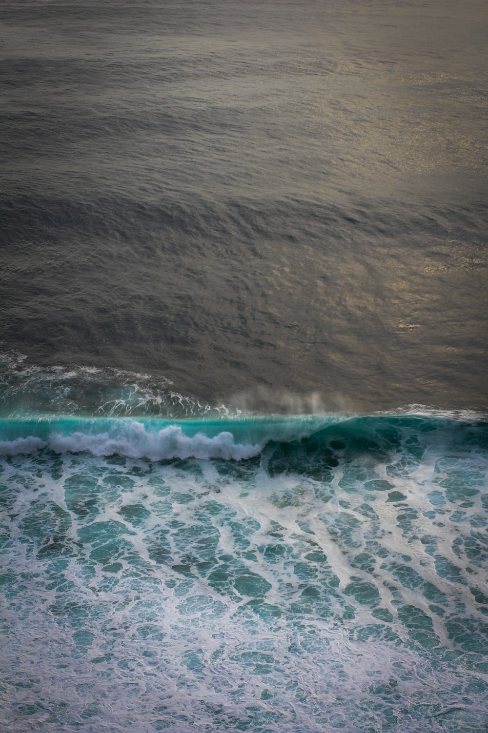 ocean waves crashing on shore during daytime