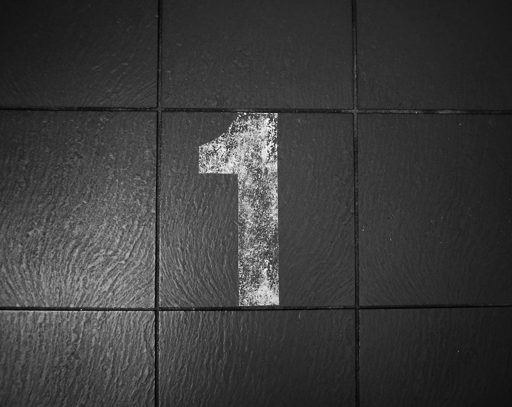 Number one 1 wallpaper, black and white photo.