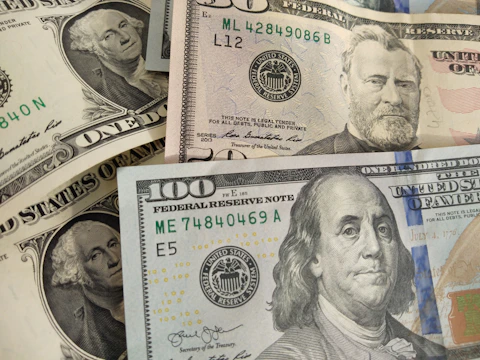 $100, $50 and $1 US dollar bills