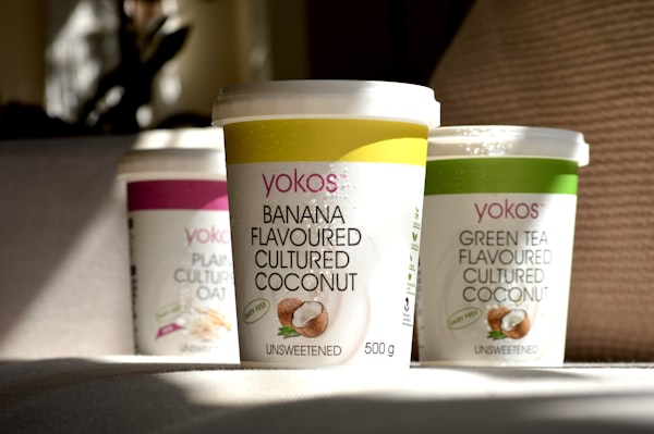 Kokosyoghurt met gepofte amarant en mango — receptfoto