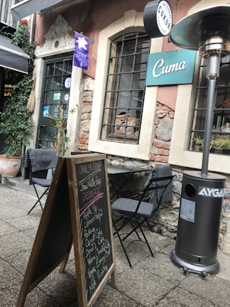 Photo of a rustic cafe website presenting seasonal dishes and contact info