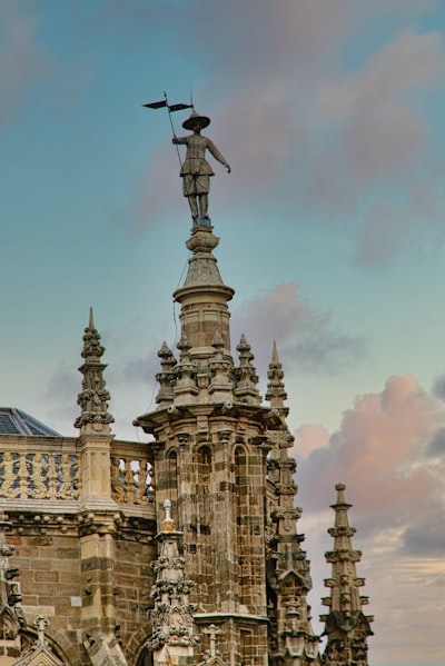 Estatua de Maragato - Desde Palacio de of Gaudí Astorga, Spain