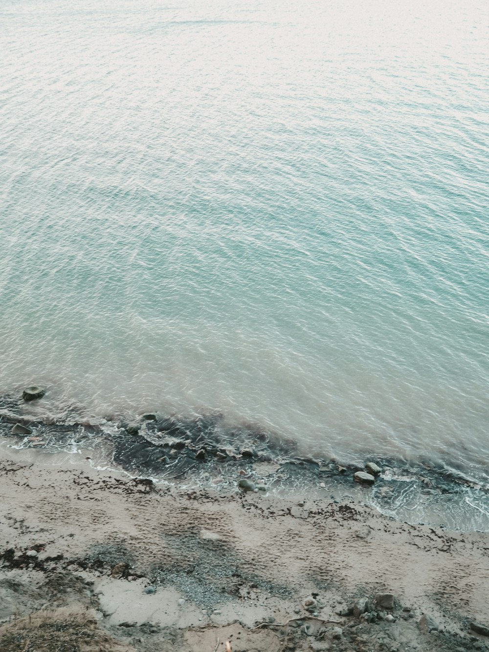 ocean waves crashing on shore during daytime