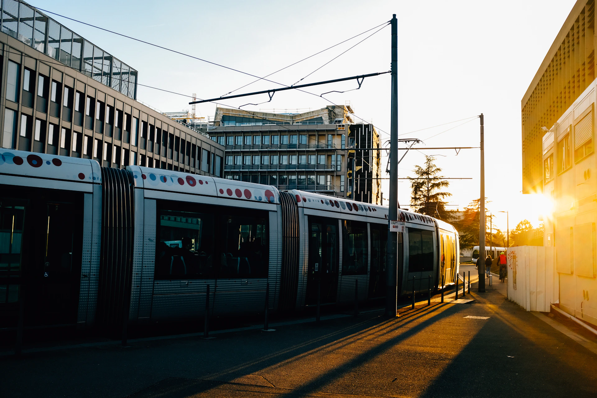 gray computer monitor