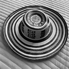 black and white round decor