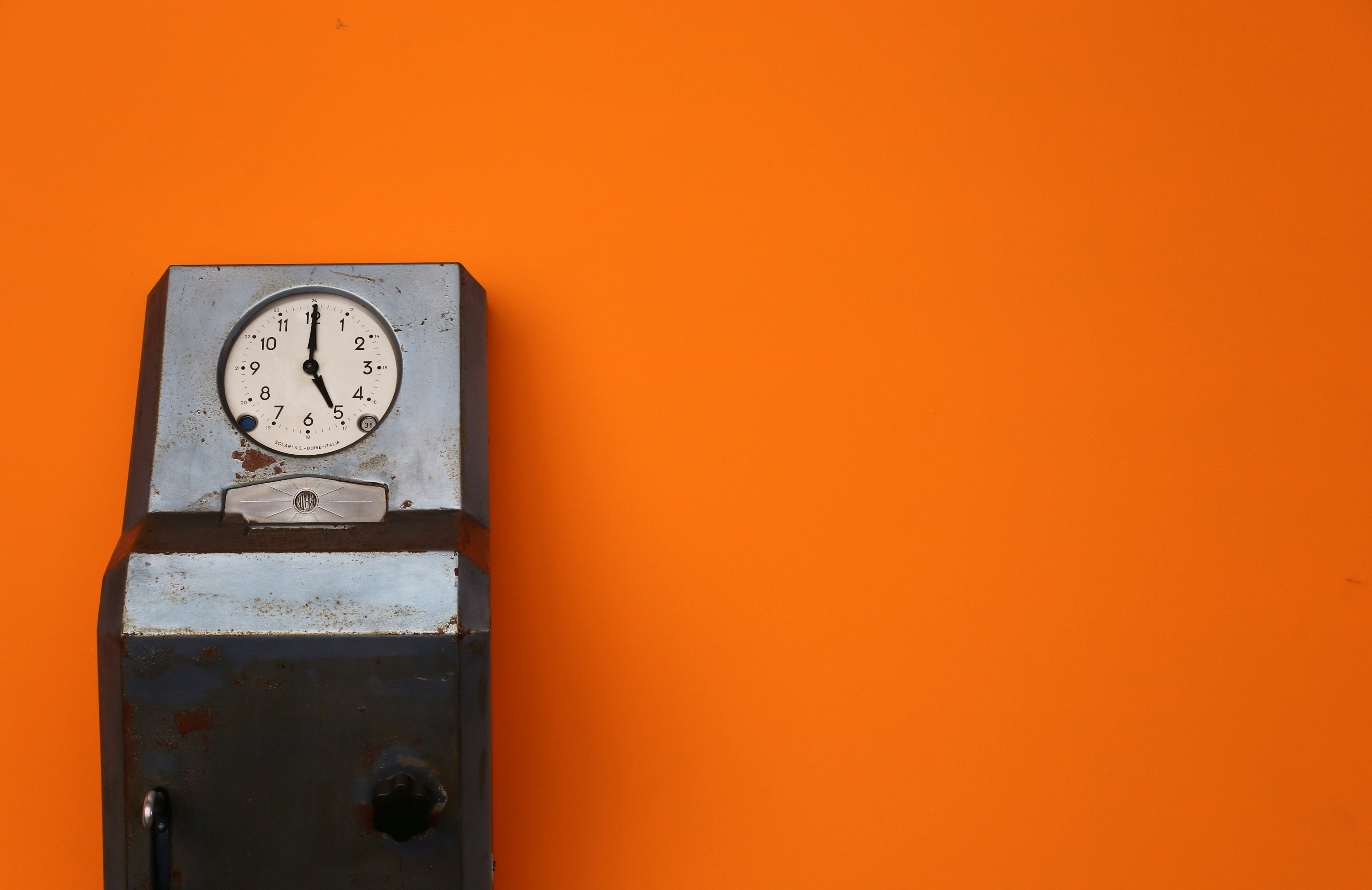 black and white analog wall clock