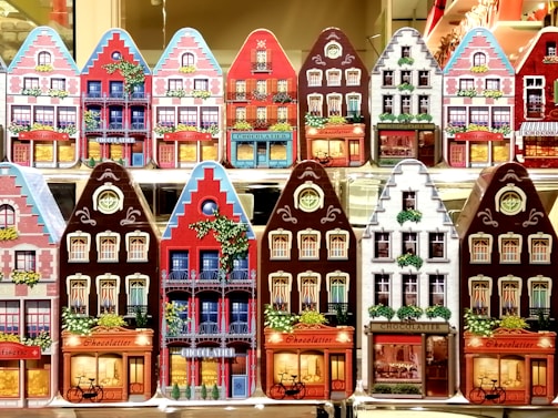 Charming tea and coffee boxes inspired by European cities.