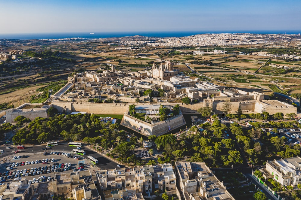 Veduta aerea degli edifici della città durante il giorno