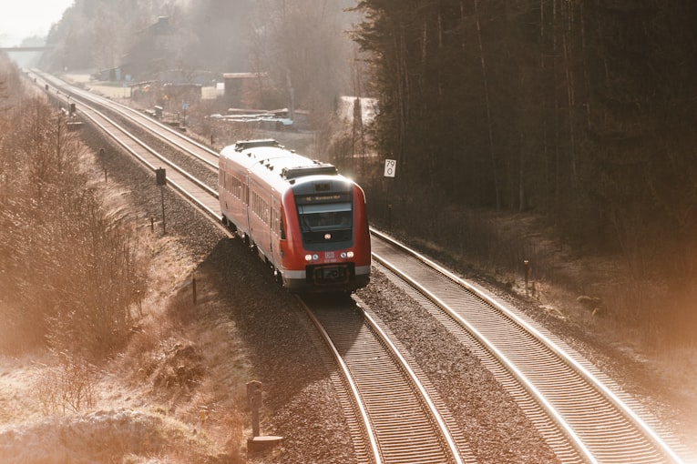 red and white train on rail road during daytime von Julian Hochgesang (@julianhochgesang)