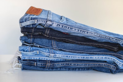 איפה מוכרים ג'ינסים בגזרה נמוכה?