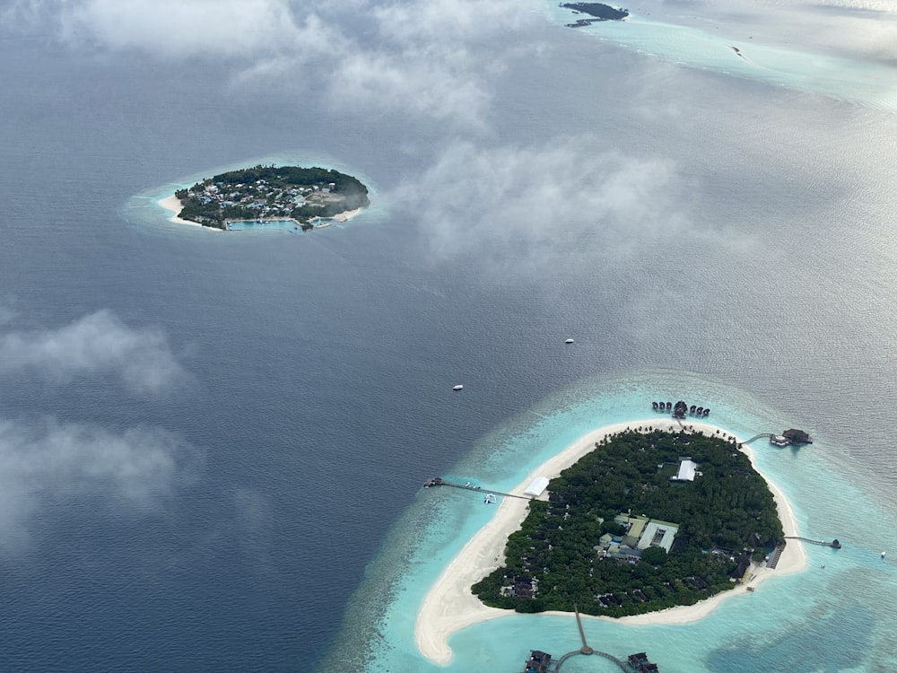 Luftaufnahme der Insel tagsüber