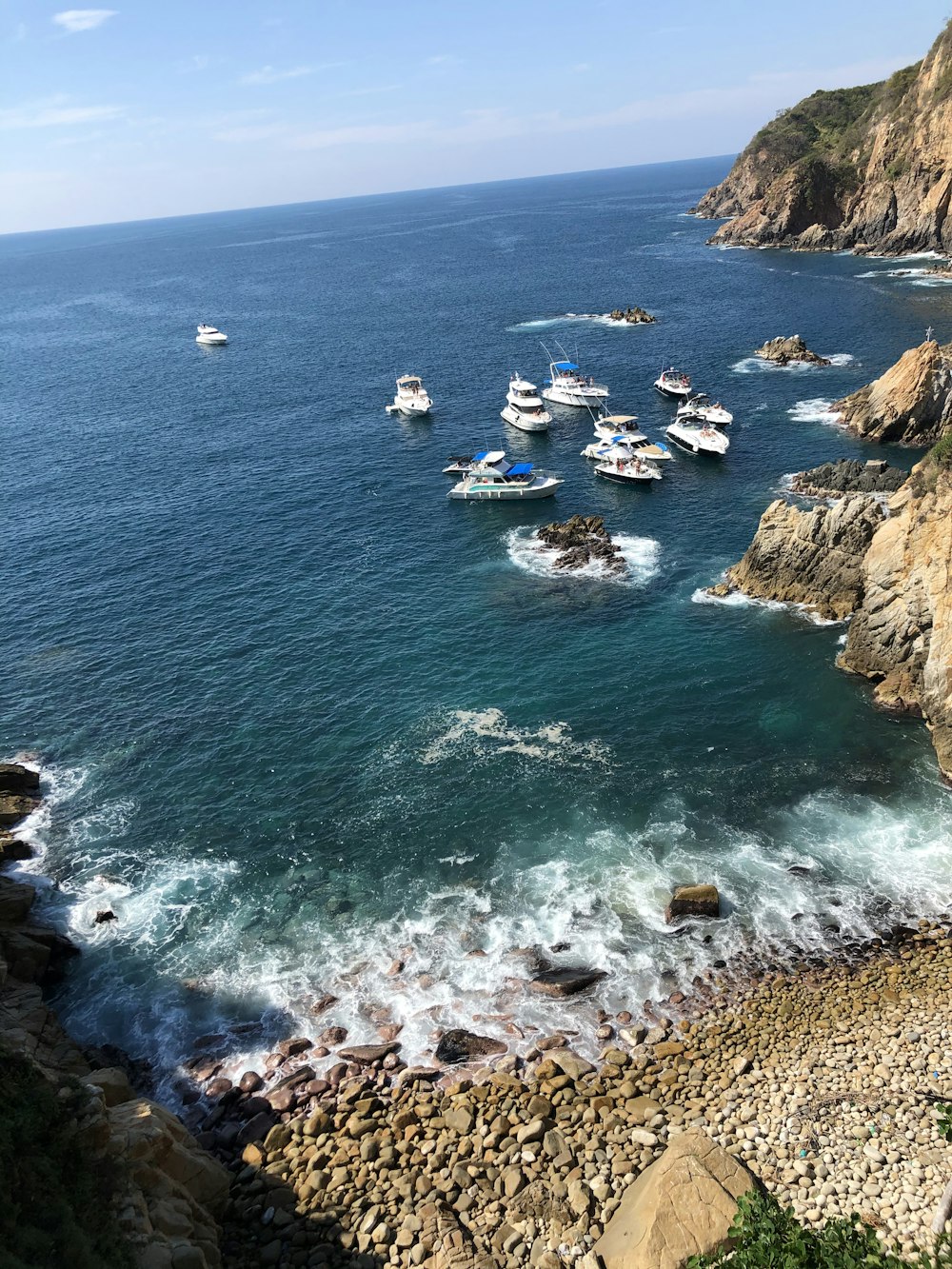 persone sulla spiaggia durante il giorno