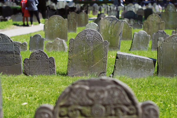 Before and after shots showing a grave cleaned and restored by Kapų Meistrai.