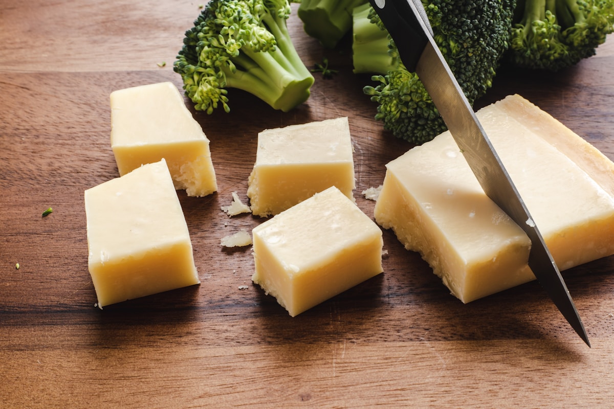 How do you make broccoli beef and cheddar in a slow cooker?