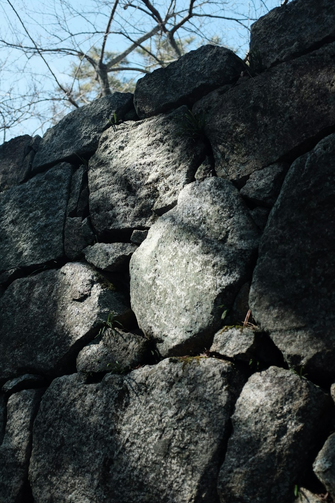 gray and black rock formation