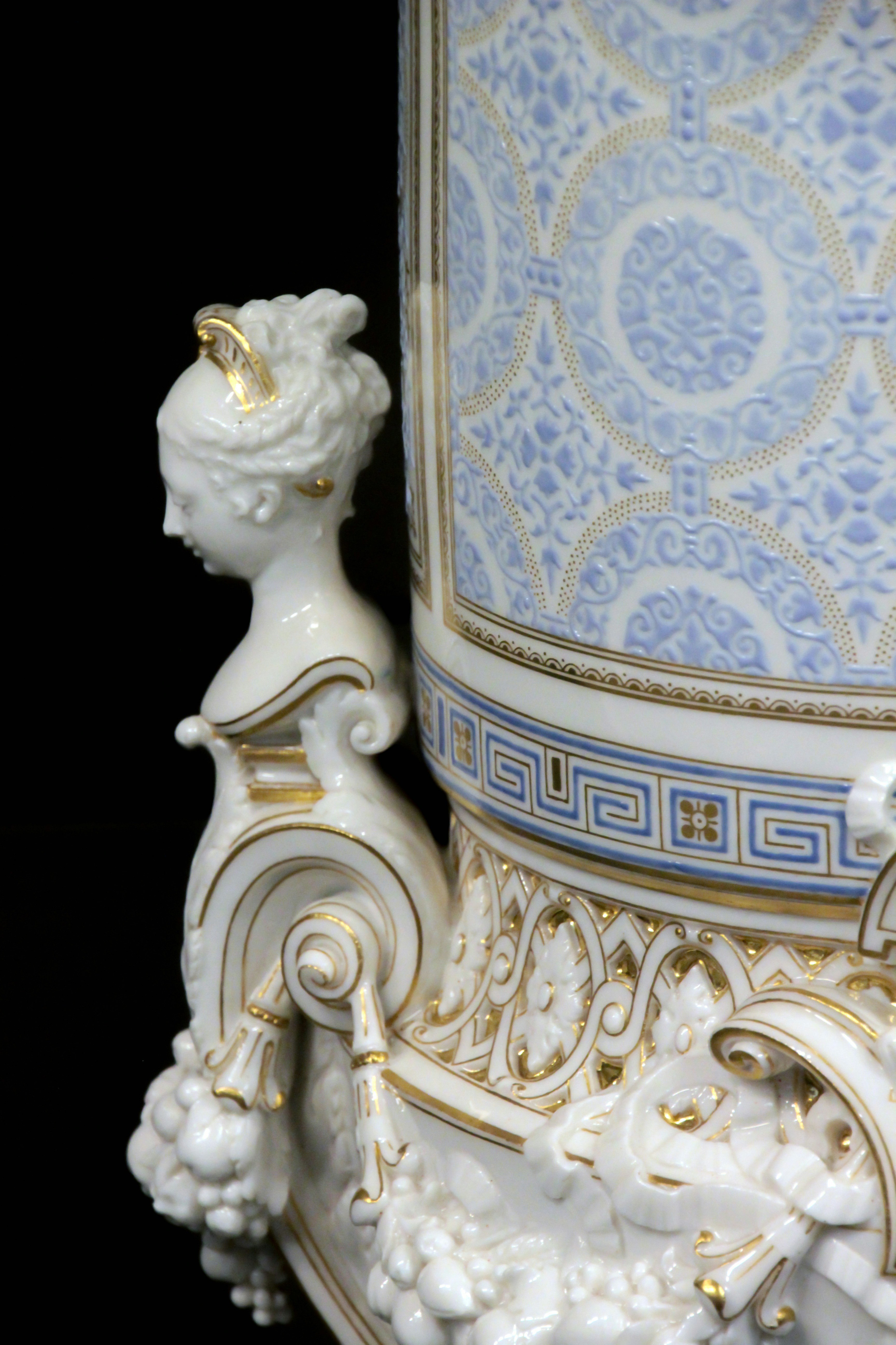 Amazing french vase with gold and beautiful details