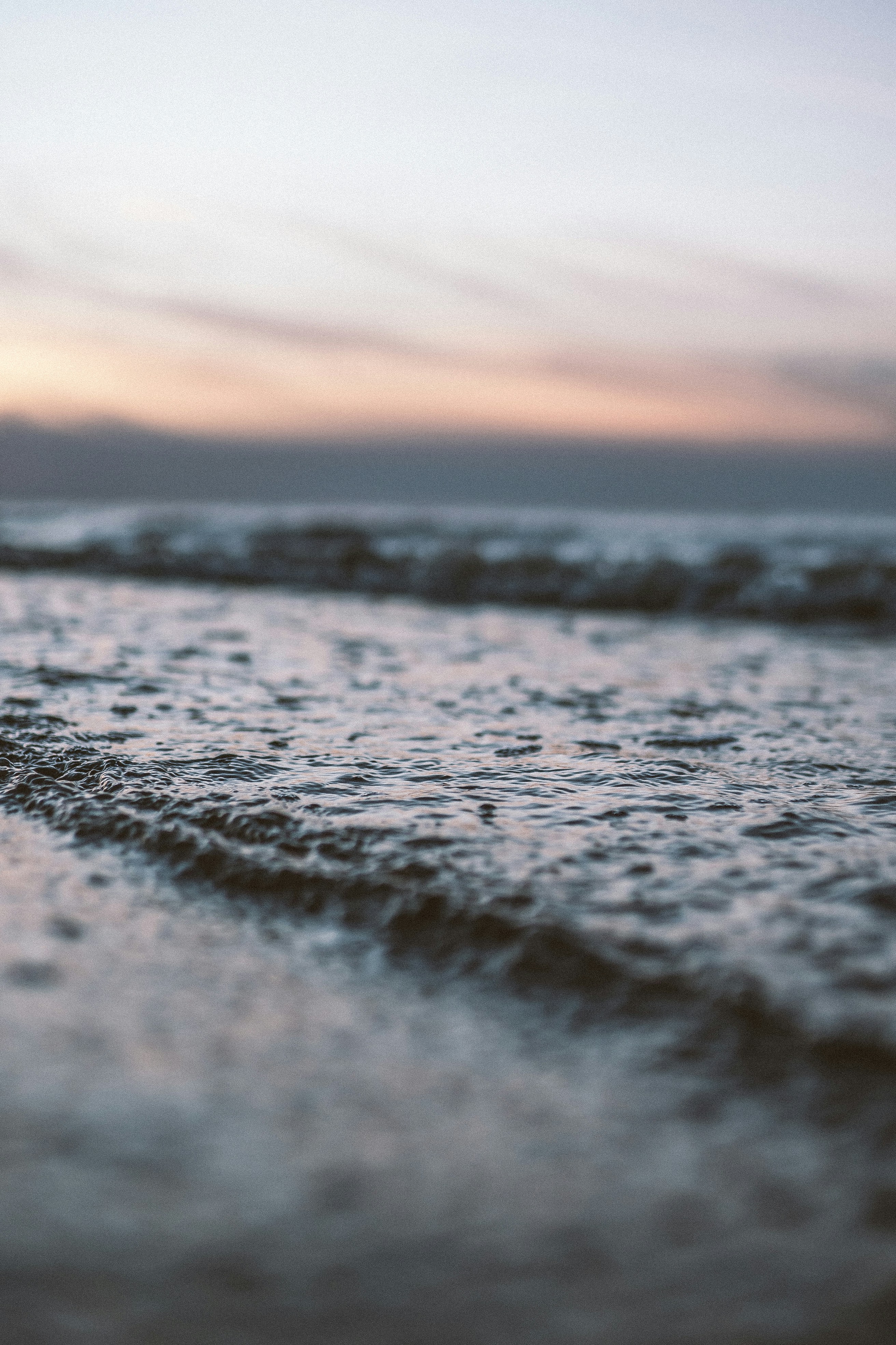 ocean waves under cloudy sky during daytime