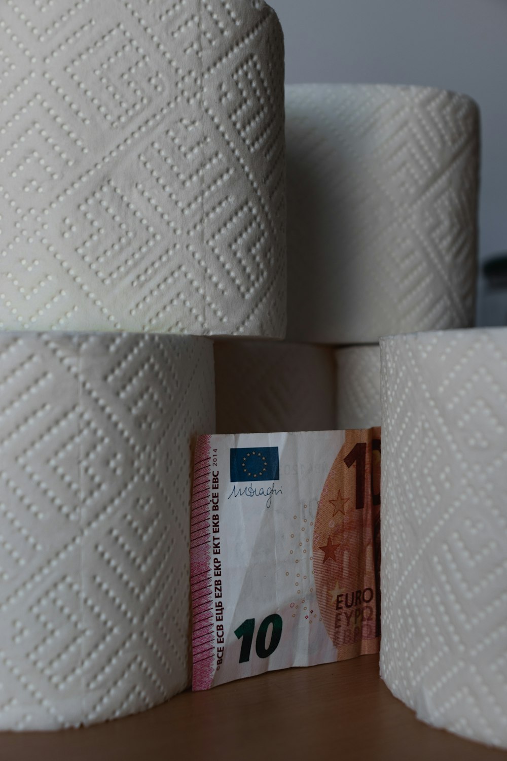 10 euro on white tissue paper